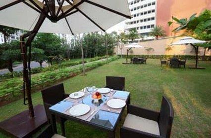 Crest Executive Suites, Whitefield Bangalore Restoran gambar
